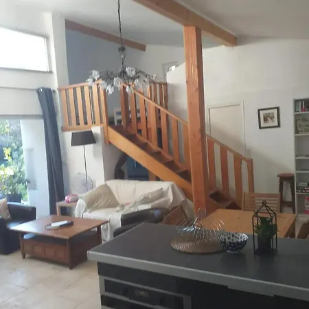 Maison Charmante A + Piscine Сasa de vacaciones *